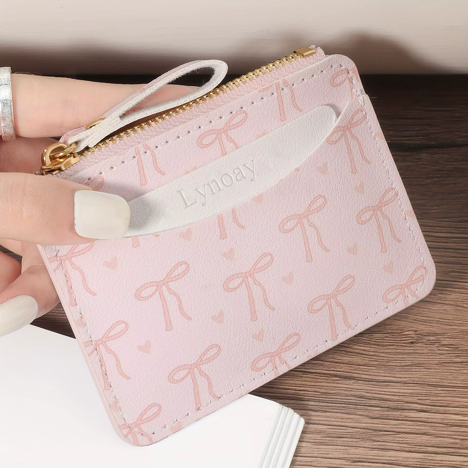 Portefeuille ultra-fin à fermeture éclair pour femme : porte-cartes rose avec nœud en forme de cœur