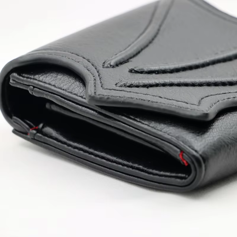 Portefeuille à ailes de chauve-souris en faux cuir noir végétalien
