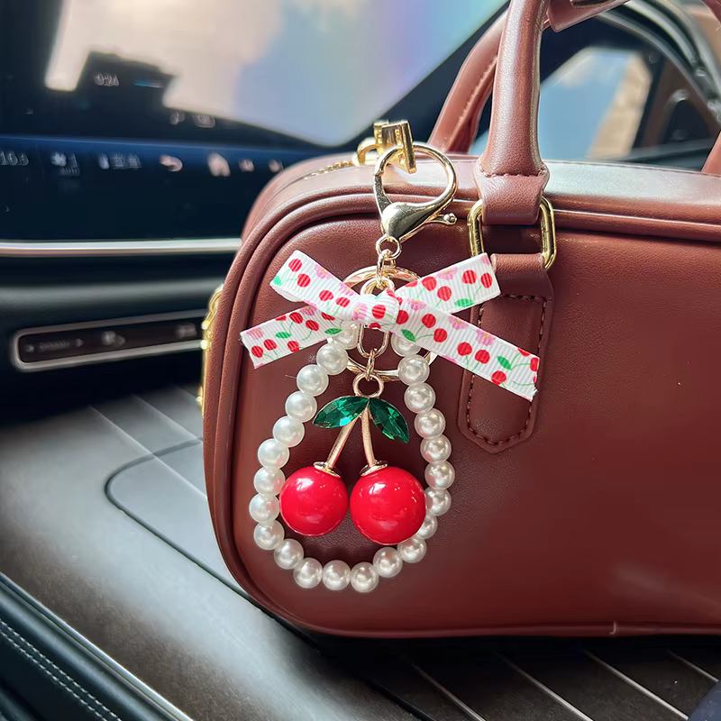 Porte-clés créatif cerise avec nœud et perles