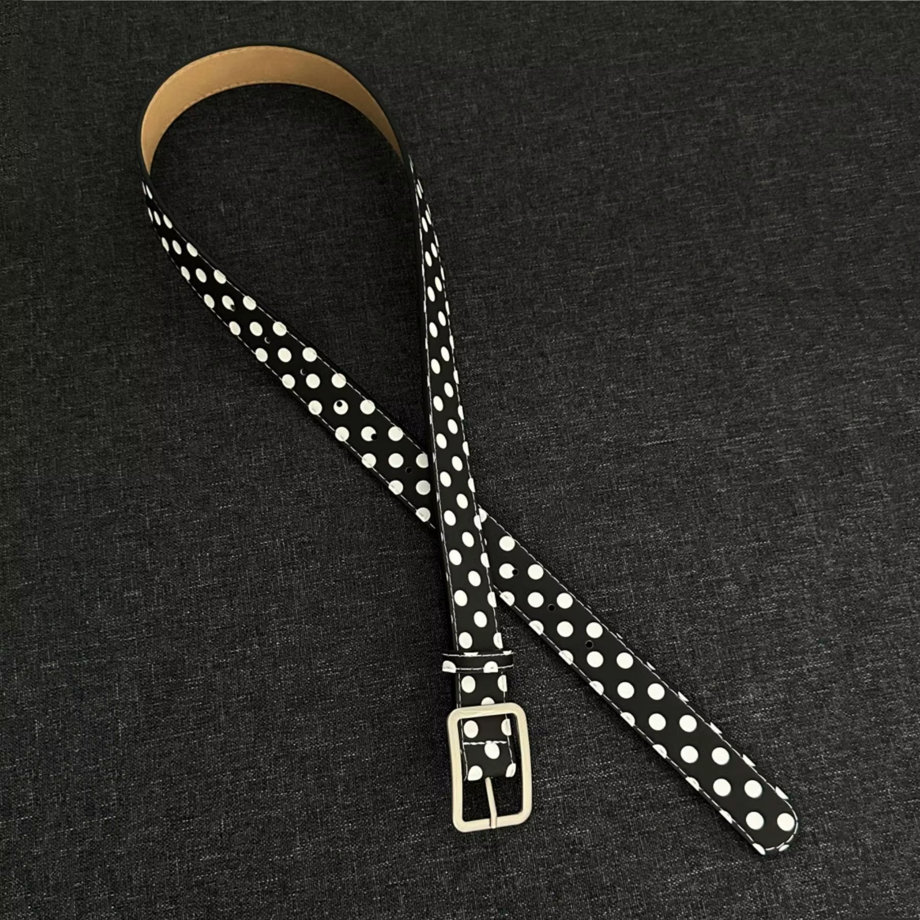 Ceinture noire à pois blancs