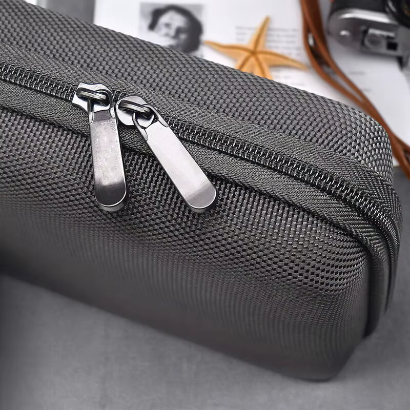 Porte-cartes à coque rigide