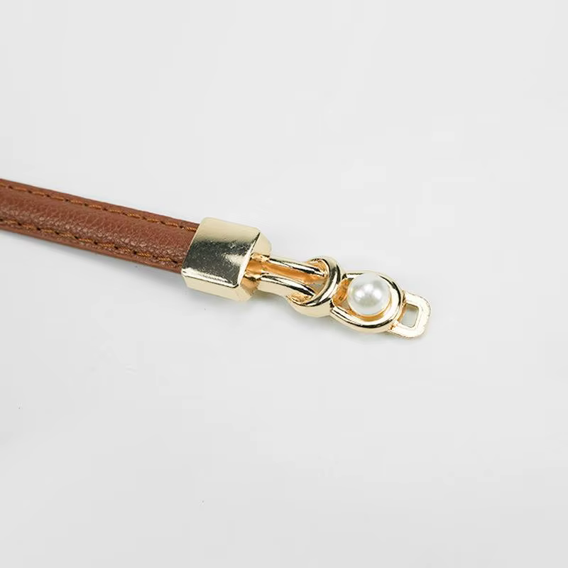 Ceinture fine polyvalente et sophistiquée pour femme avec boucle