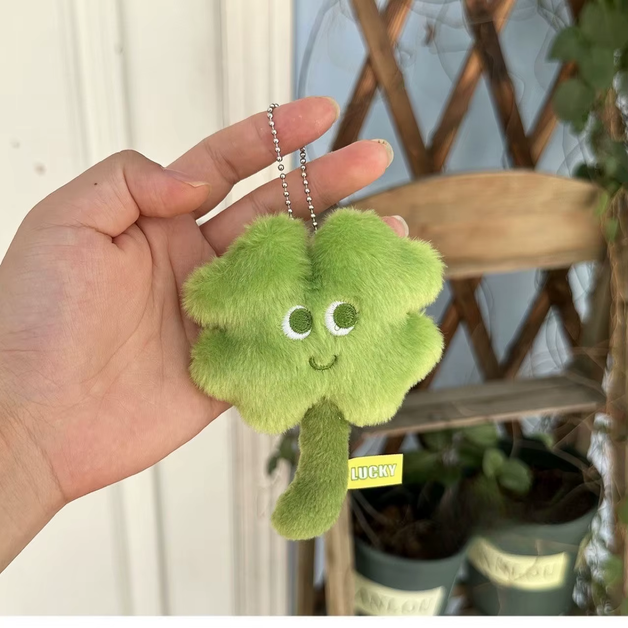 Pendentif Trèfle porte-bonheur en fourrure pour sac à dos, articles décoratifs, décoration de porte-clés, cadeau pour étudiants et femmes