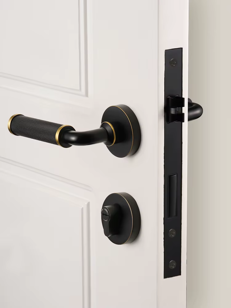 Dooroom Ensemble de poignées de porte moletées en laiton de luxe, noir et or, pour intérieur moderne, chambre et salle de bain, avec bouton décoratif et serrures de passage à verrouillage de confident