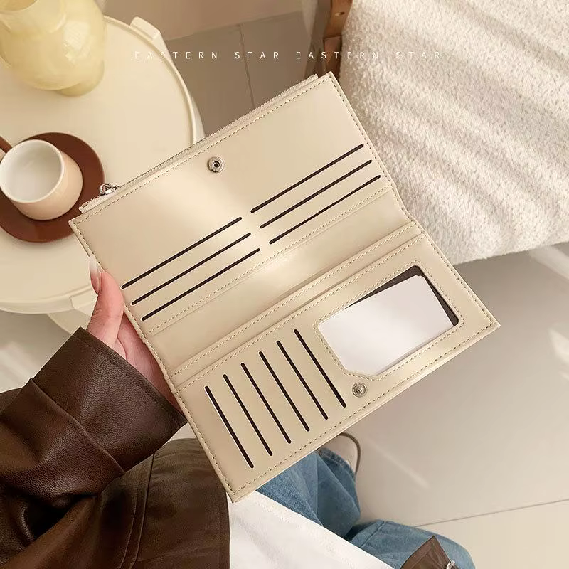 Portefeuille long pour femme en cuir vegan marron avec plusieurs emplacements pour cartes et fermeture éclair sécurisée