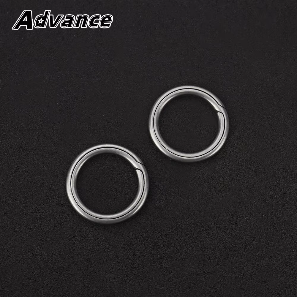 Porte-clés en alliage de titane de petite taille