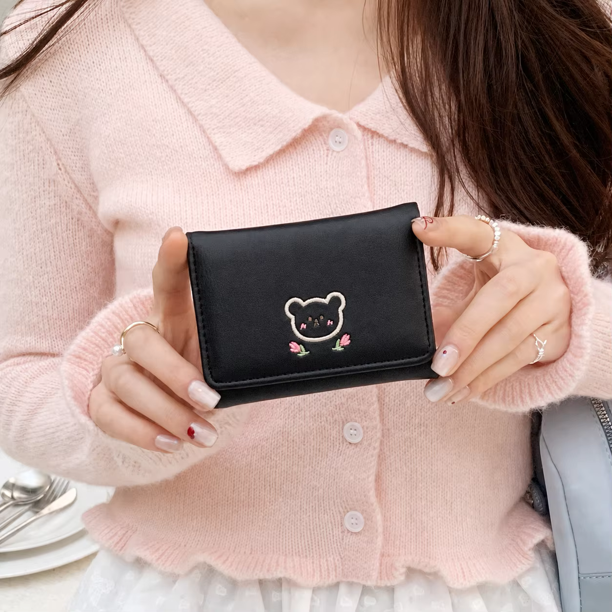 Portefeuille brodé avec motif d'ours