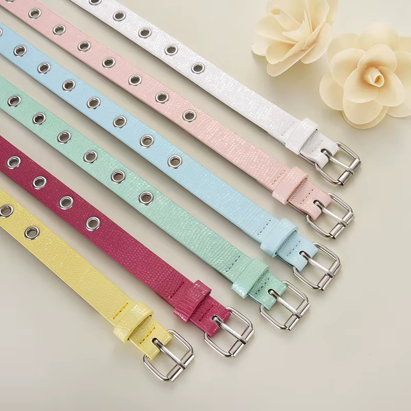 Ceinture en cuir pour femme, tendance et fraîche, avec détails ajourés, pour jeans, style punk minimaliste unique pour le quotidien