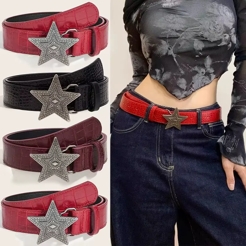Ceintures en cuir rouge rétro