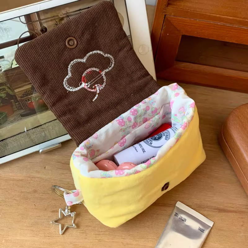 Mini portefeuille cerise douce, petite pochette de rangement multi-usage, étui portable pour pièces de monnaie, cartes et écouteurs, joli accessoire quotidien pour filles