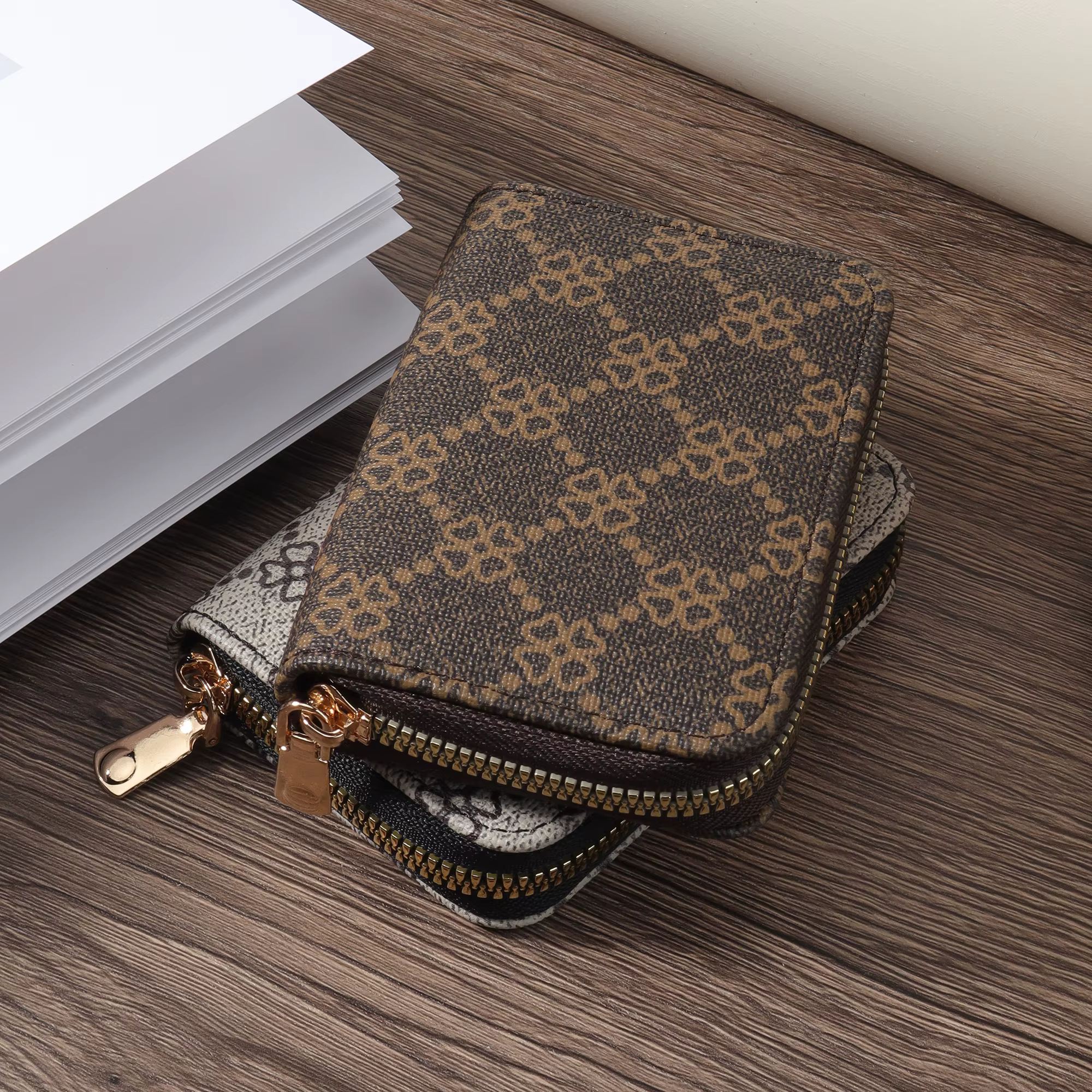 Portefeuille court minimaliste pour femmes avec fermeture éclair enveloppée autour