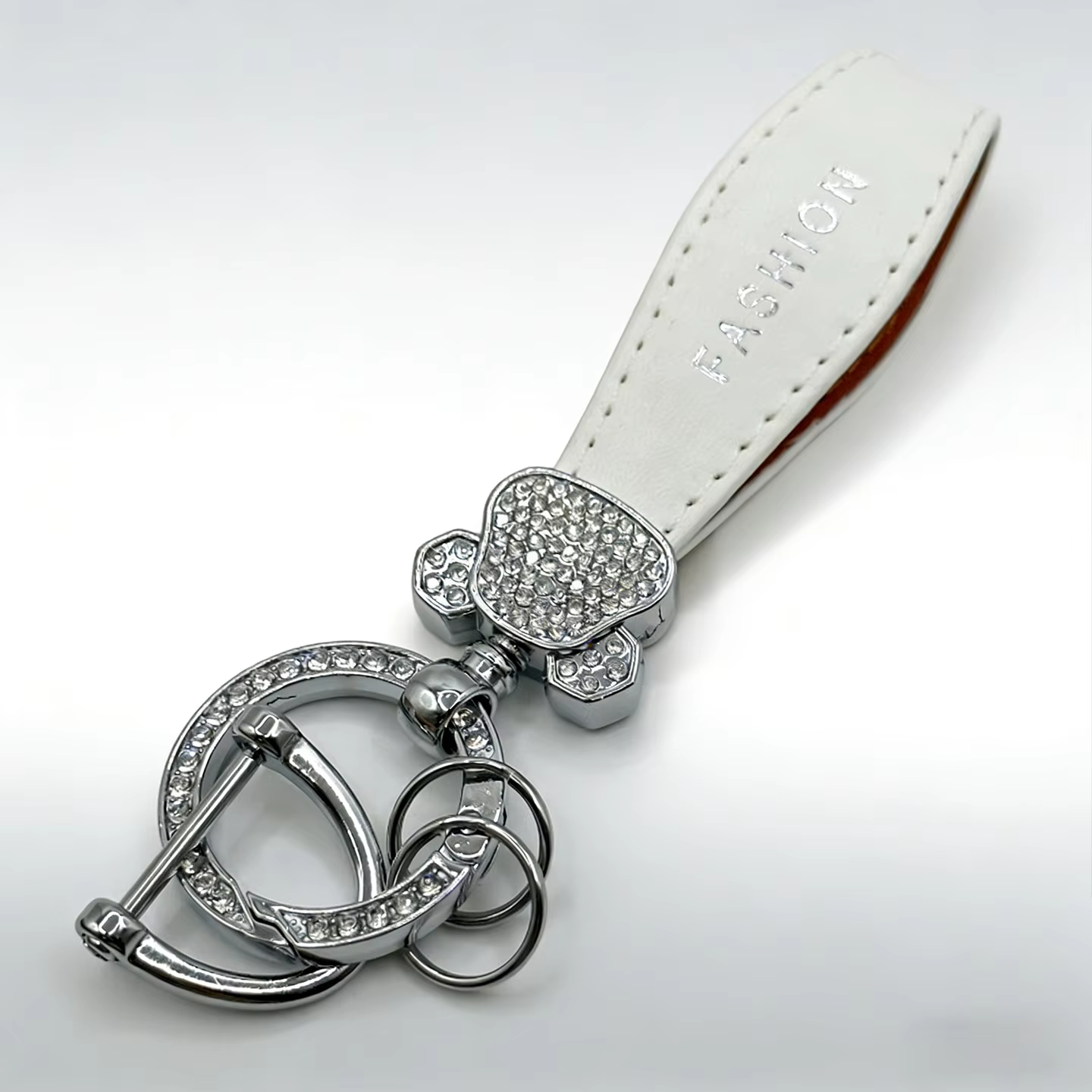 Porte-clés de voiture en strass papillon, porte-clés en cristal avec bracelet, pendentif délicat pour femmes et filles