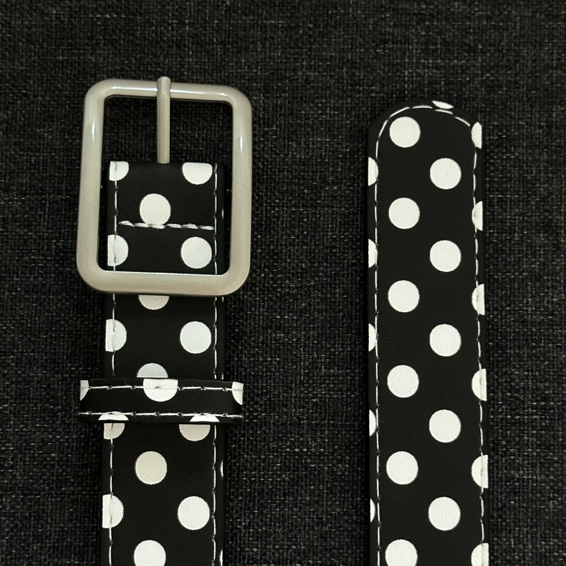 Ceinture noire à pois blancs