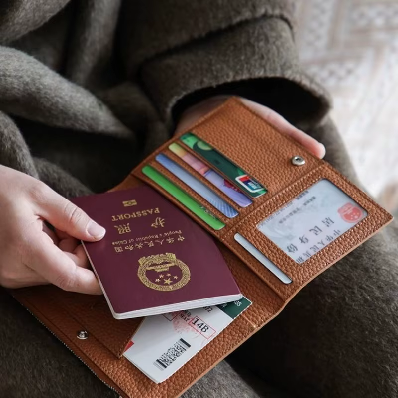 Porte-passeport en cuir