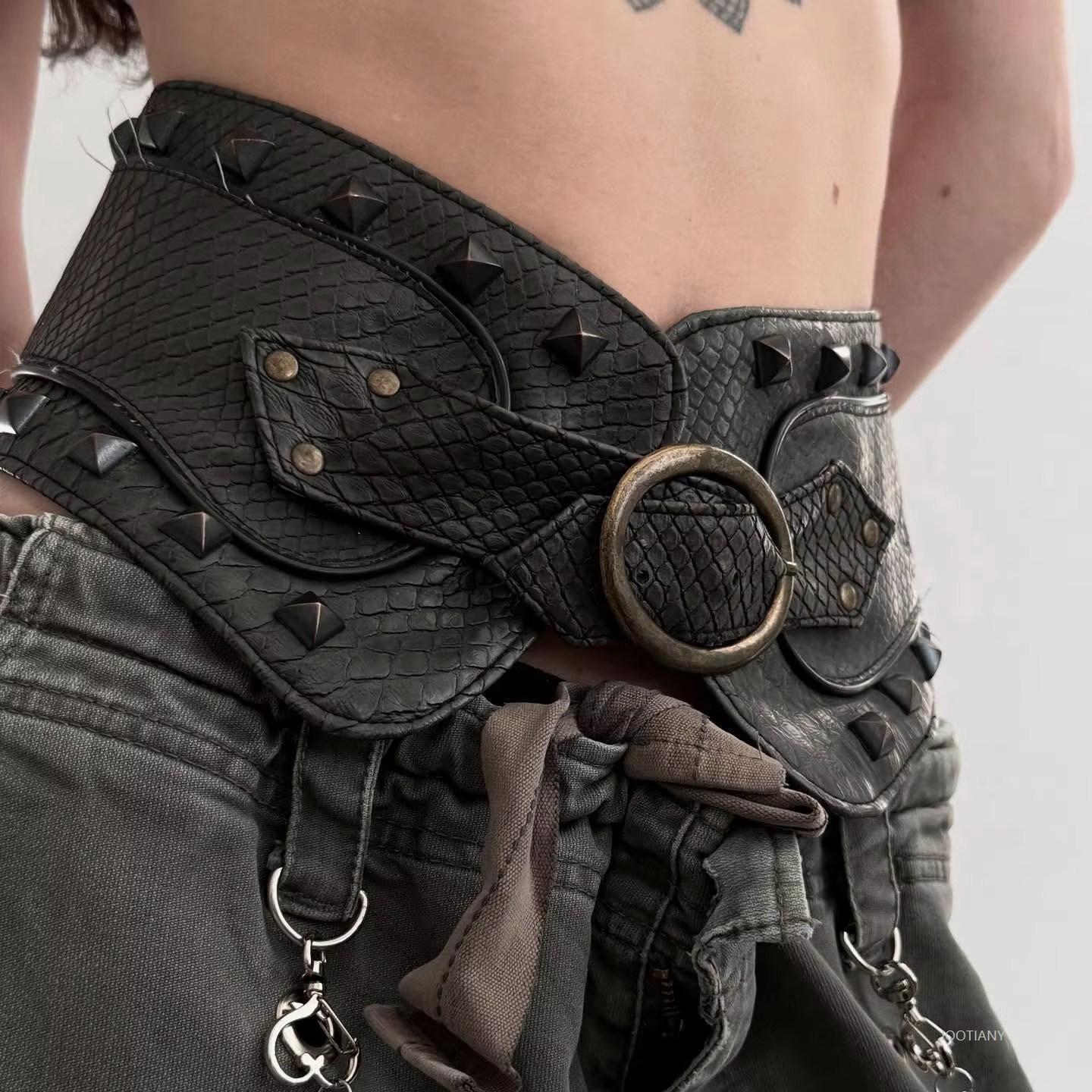 Nouvelle ceinture décorative punk en métal pour cosplay, ceinture large rétro pour fashionistas, accessoire croisé à deux voies sombre, bustier