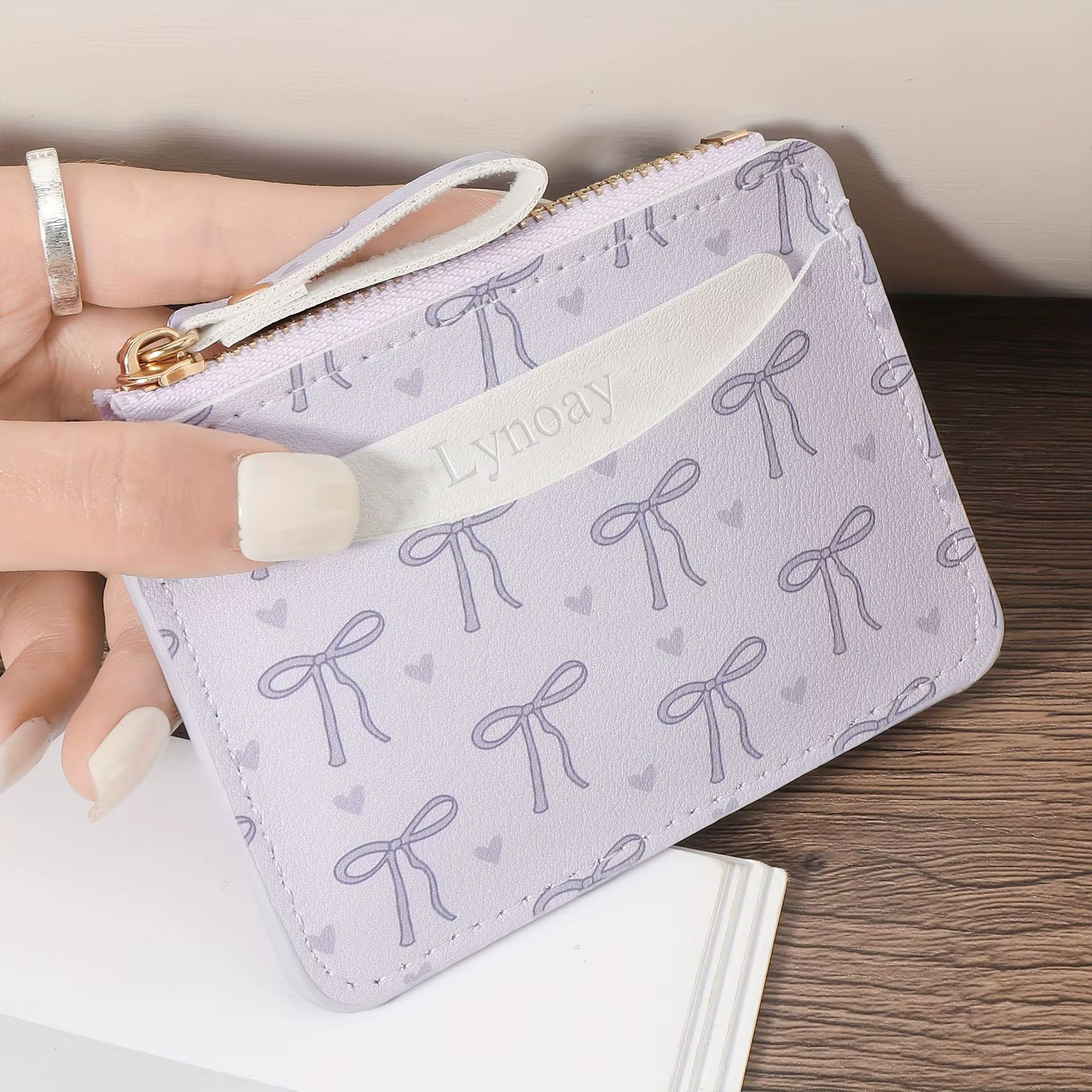 Portefeuille ultra-fin à fermeture éclair pour femme : porte-cartes rose avec nœud en forme de cœur