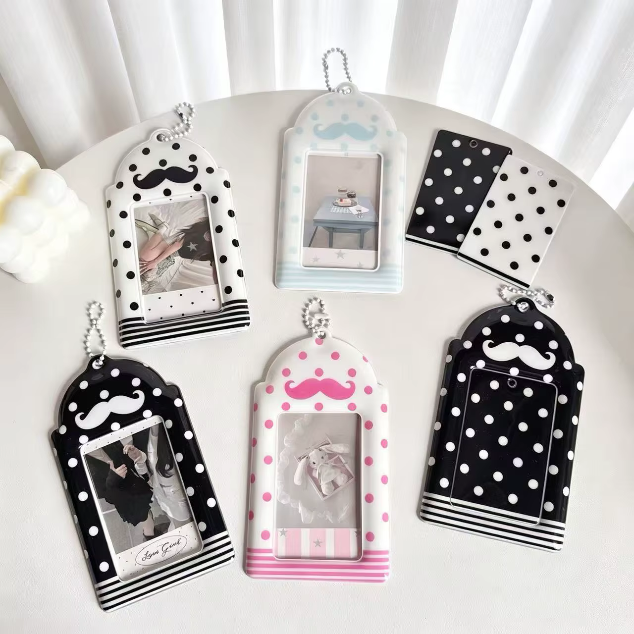 Porte-cartes à pois motif moustache