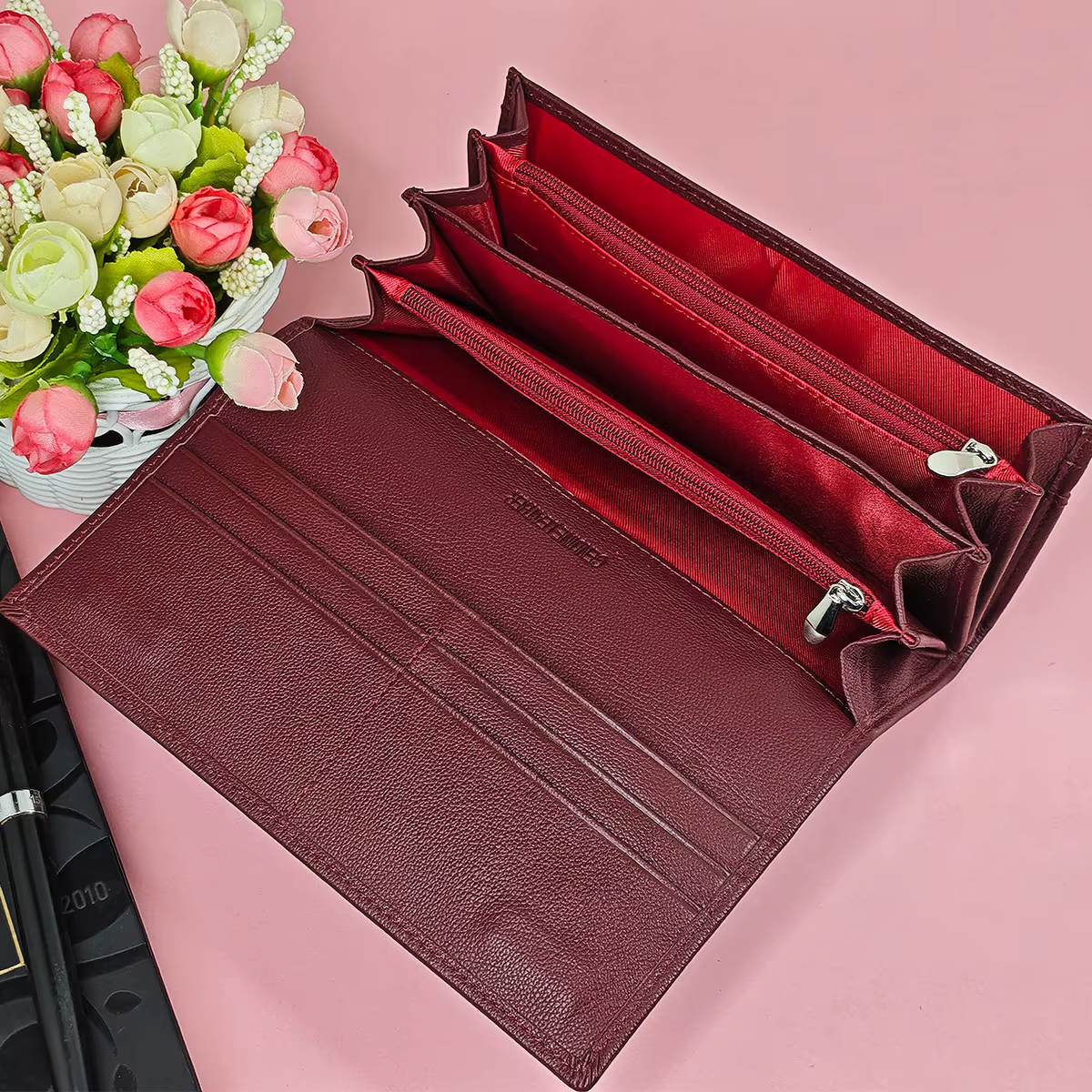 Portefeuille de luxe en cuir rouge vin pour femme – Slim Long à deux volets avec 8 emplacements pour cartes