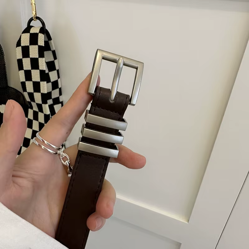 Ceinture fine noire élégante pour jeans et jupes