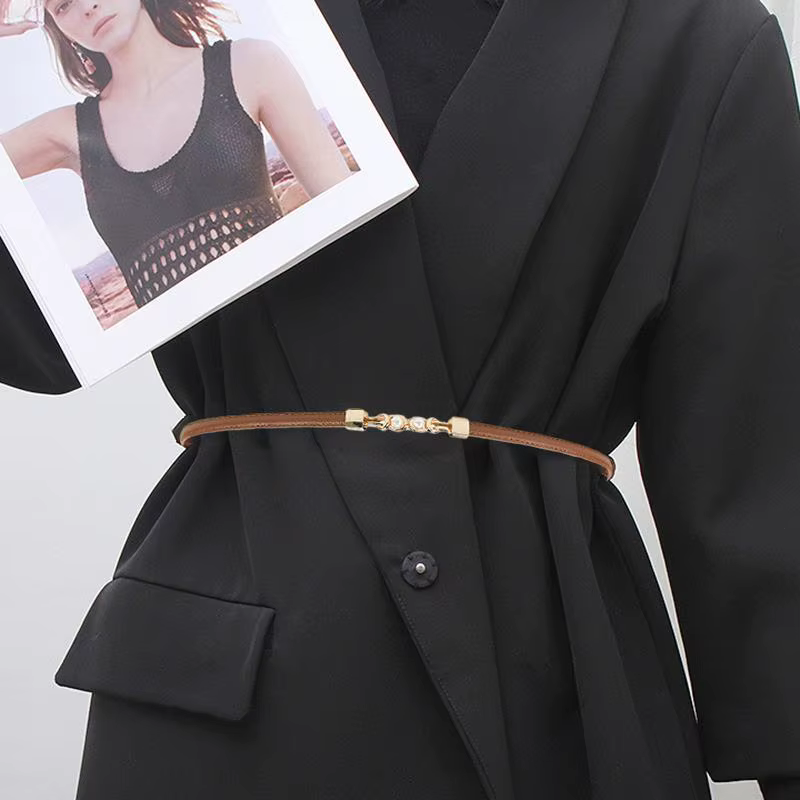 Ceinture fine polyvalente et sophistiquée pour femme avec boucle
