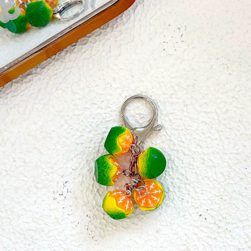 Porte-clés en résine 3D réaliste en forme de fruits rouges, perles épaisses, couleurs vives, breloque de sac léger au design fantaisiste