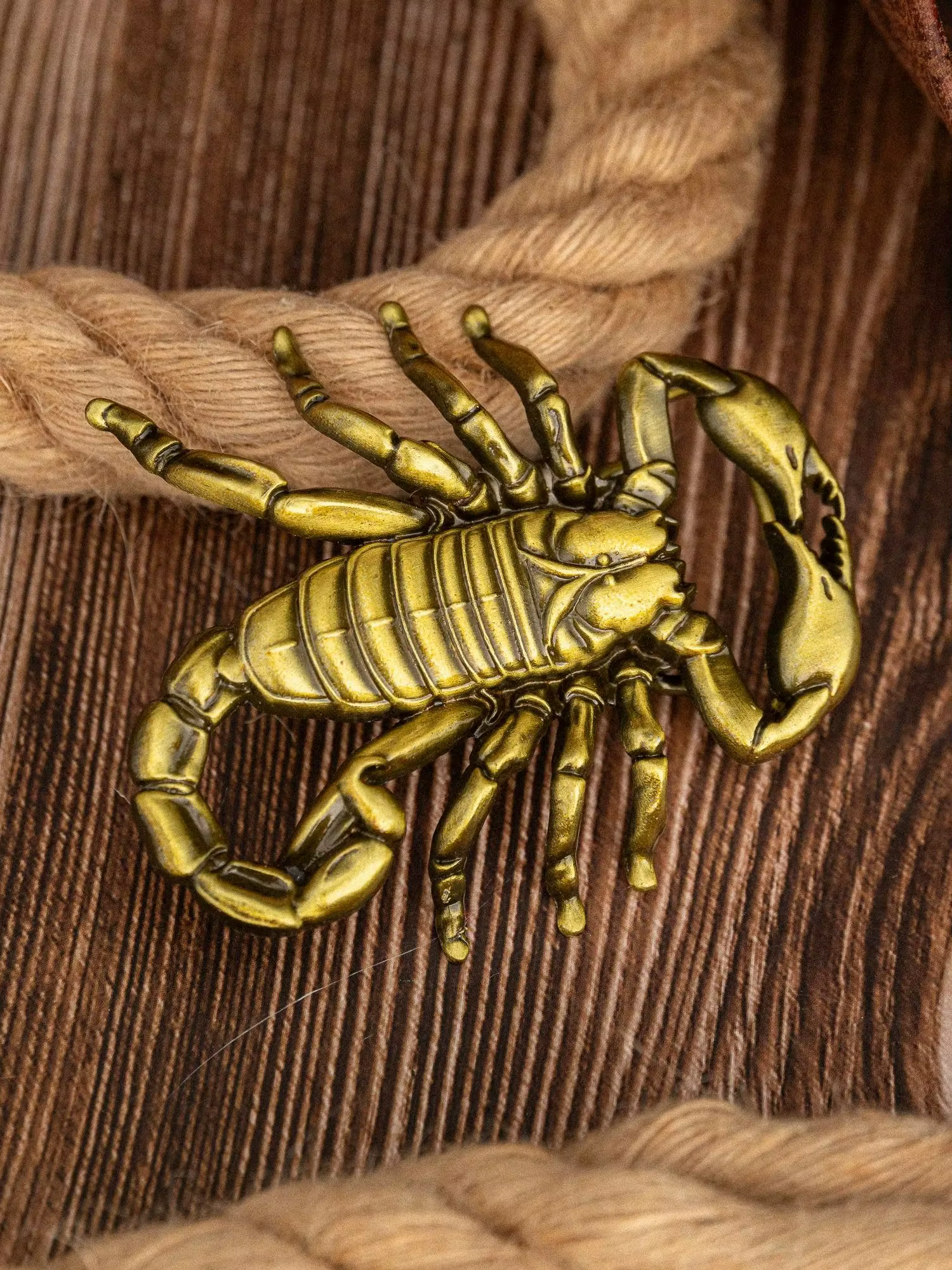 Une boucle de ceinture Scorpion Doré