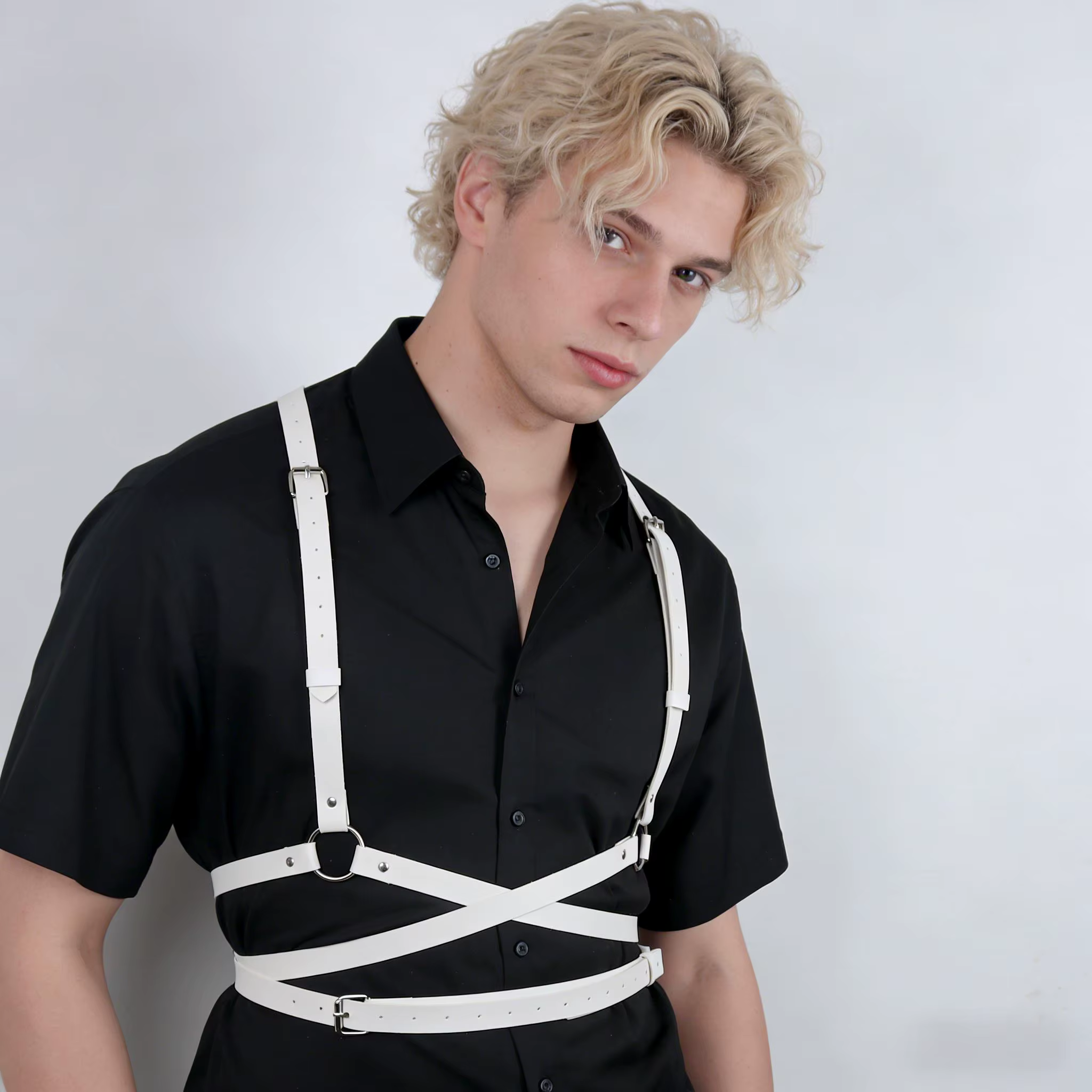 Ceinture blanche élégante avec boucle