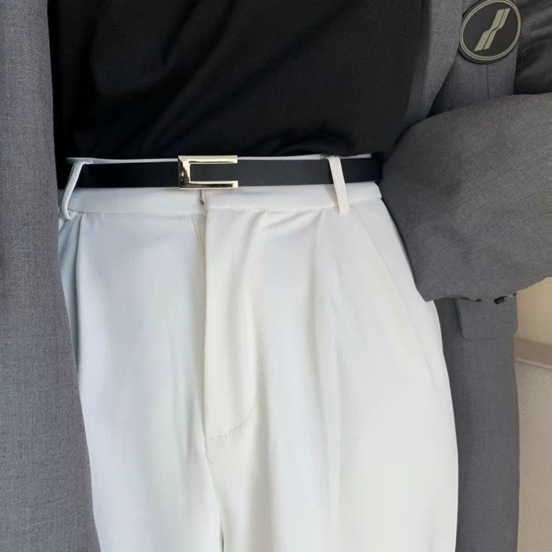 1 pièce de costume avec une ceinture fine pour une décoration polyvalente pour femme.