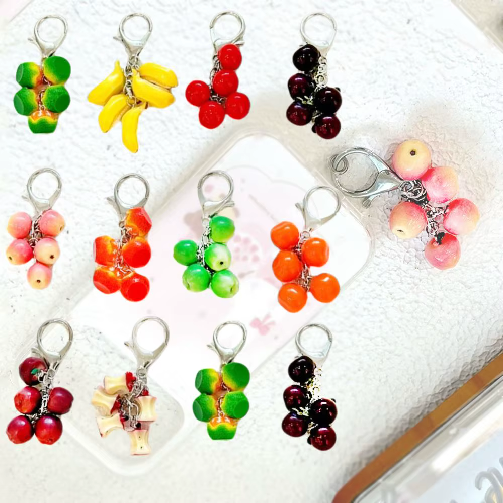 Porte-clés en résine 3D réaliste en forme de fruits rouges, perles épaisses, couleurs vives, breloque de sac léger au design fantaisiste