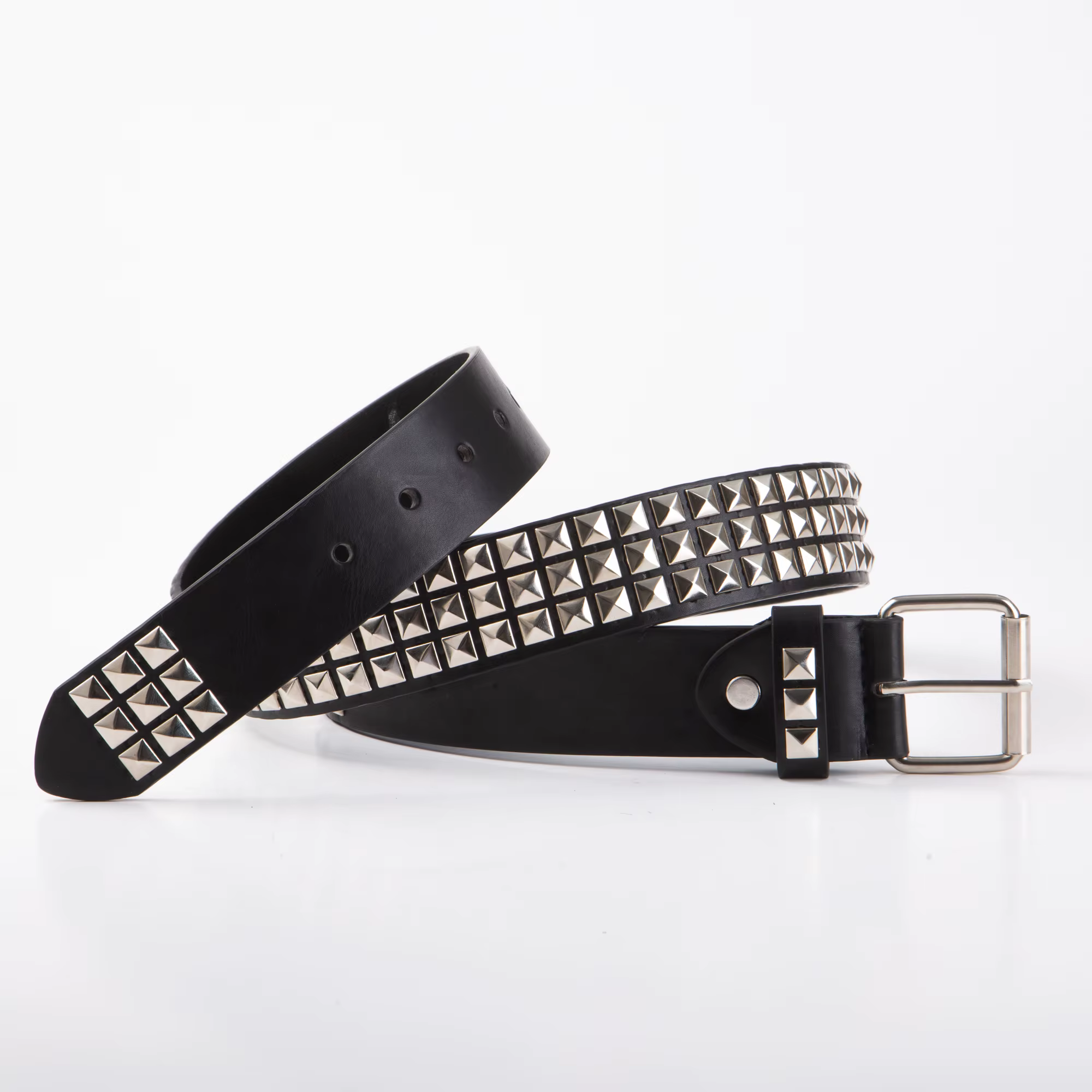 Ceinture à rivets carrés et perles