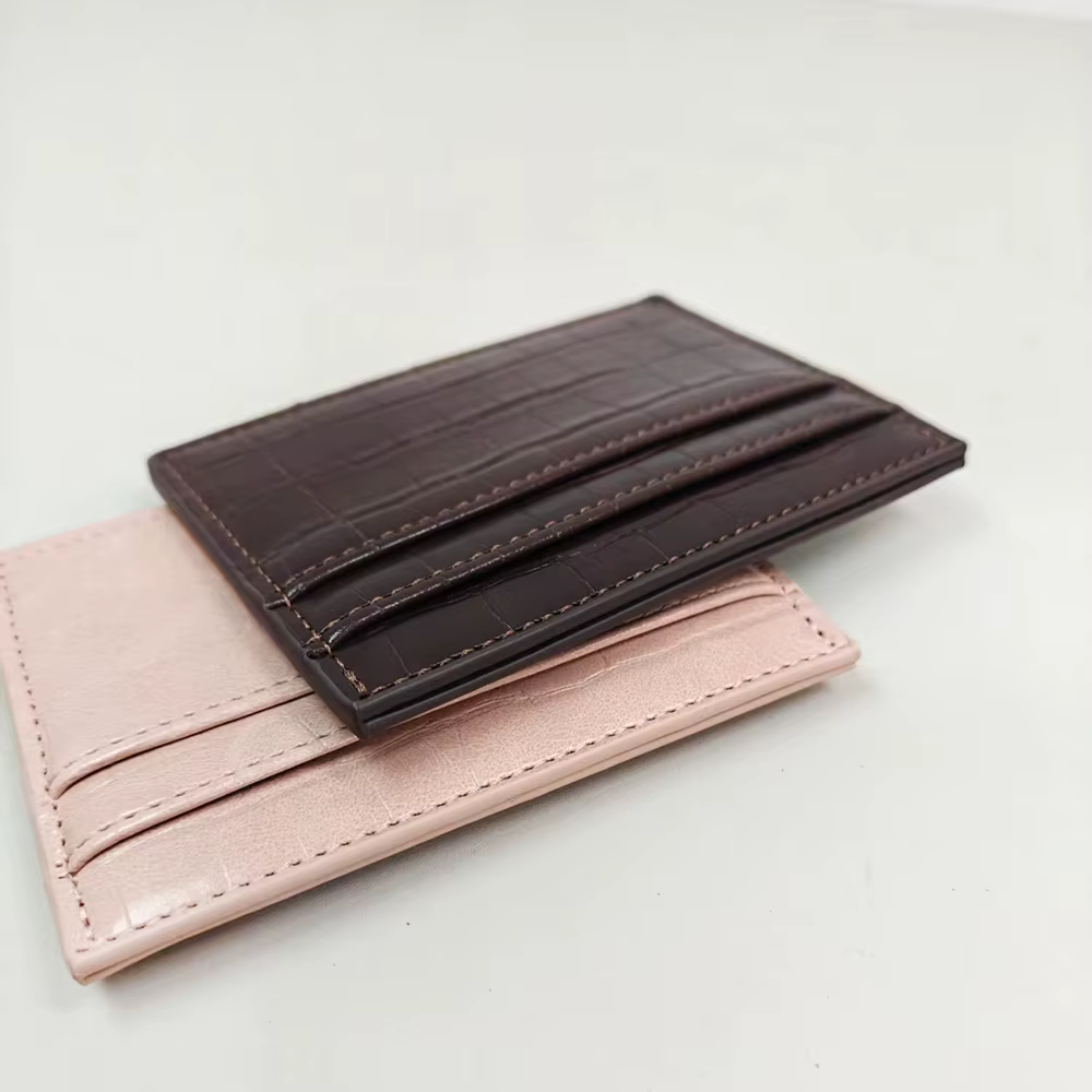 Porte-cartes de luxe en cuir de crocodile gravé avec lettres