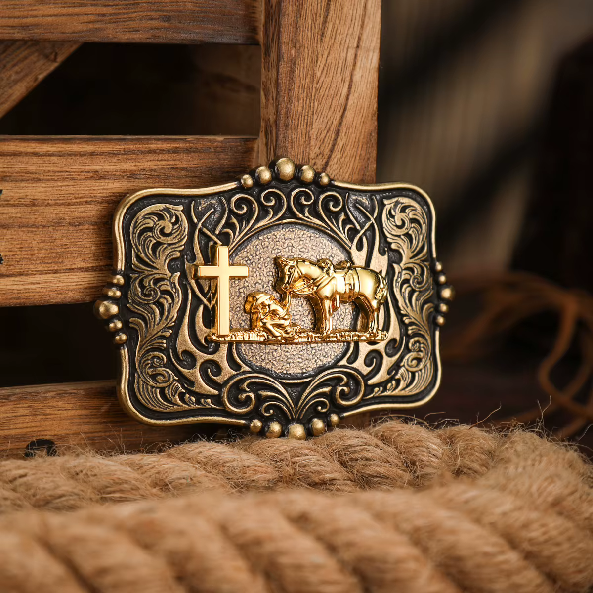 Une boucle de ceinture en métal de style occidental