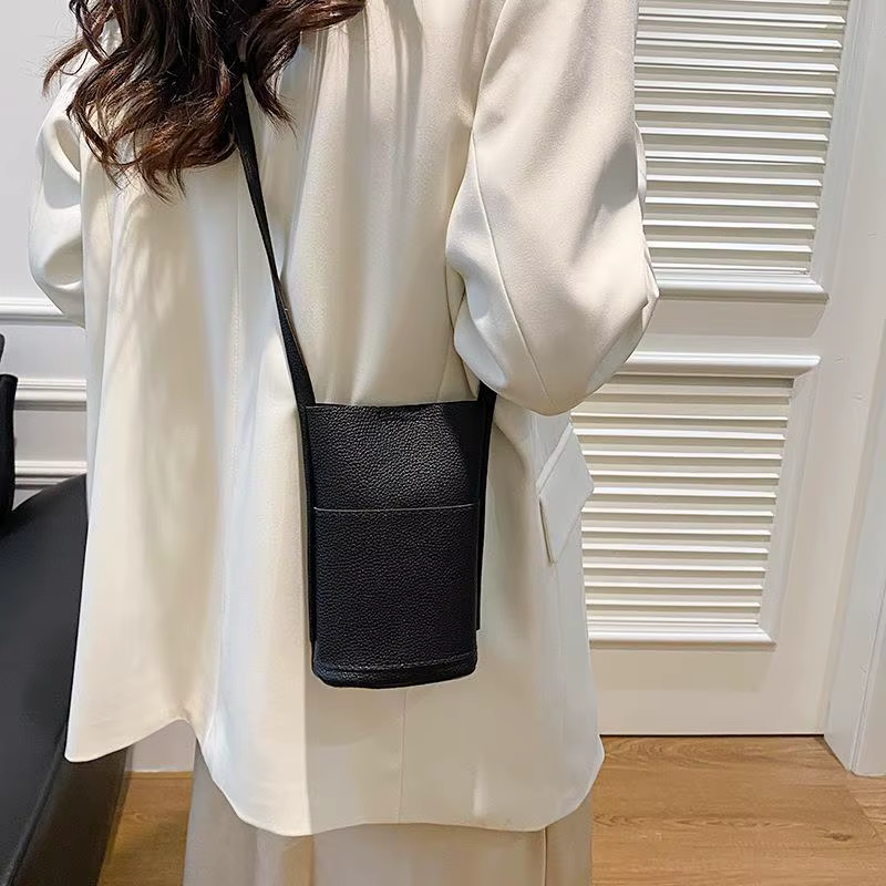 Sac à bandoulière grande capacité pour femme en cuir PU avec fermoir