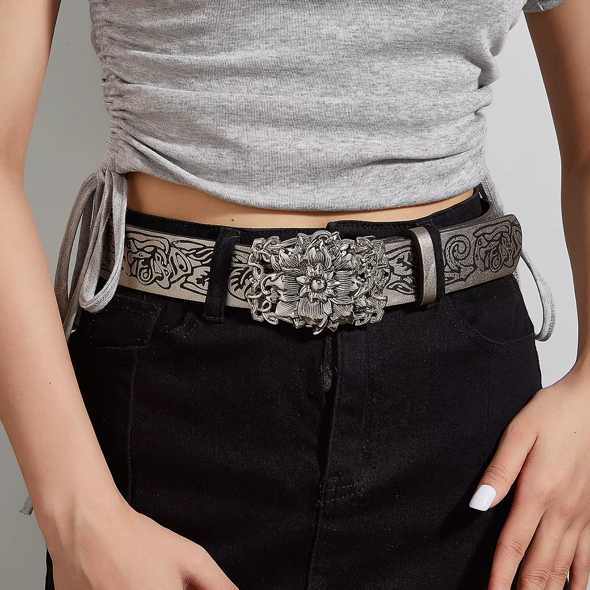 Ceinture vintage en argent avec boucle gravée florale 3D, ceinture décorative de style court en cuir noir gaufré
