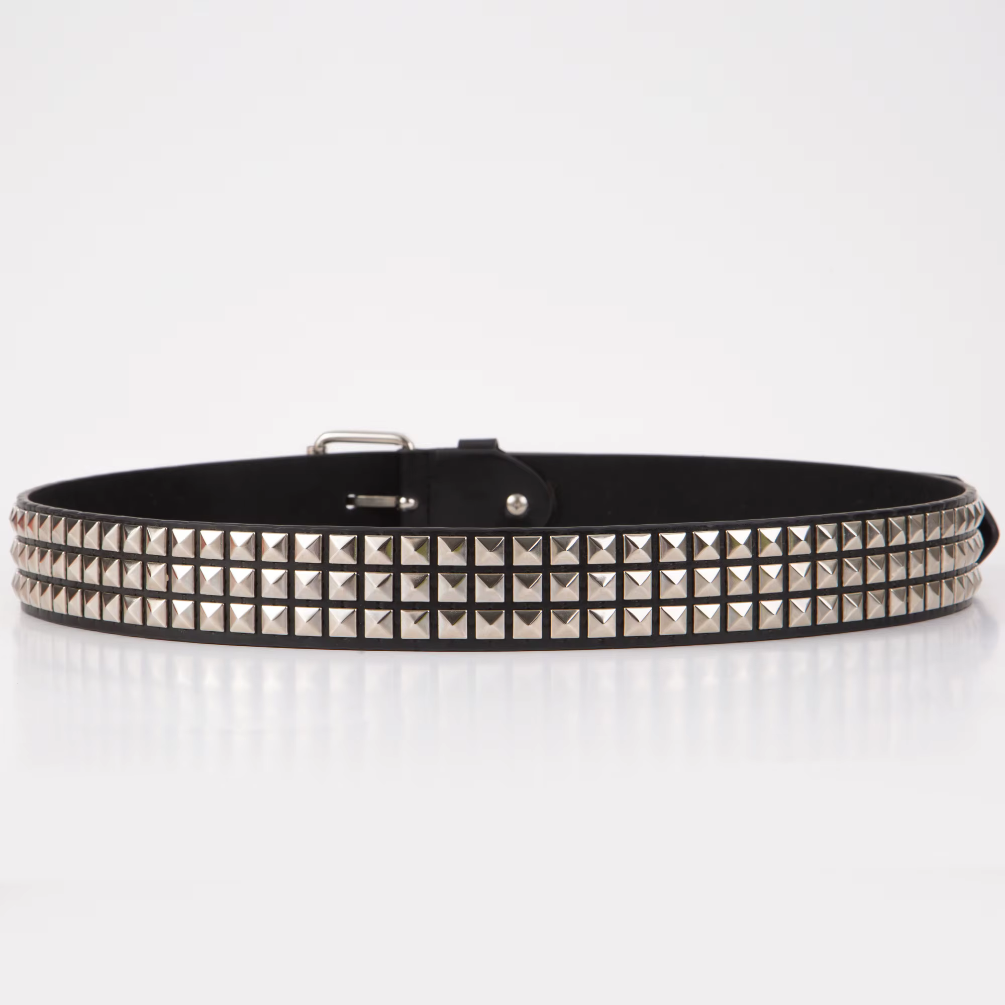 Ceinture à rivets carrés et perles