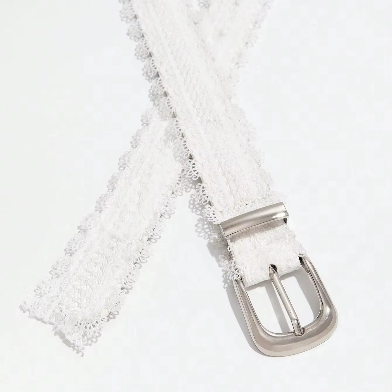Ceinture en dentelle blanche de style délicat pour femme