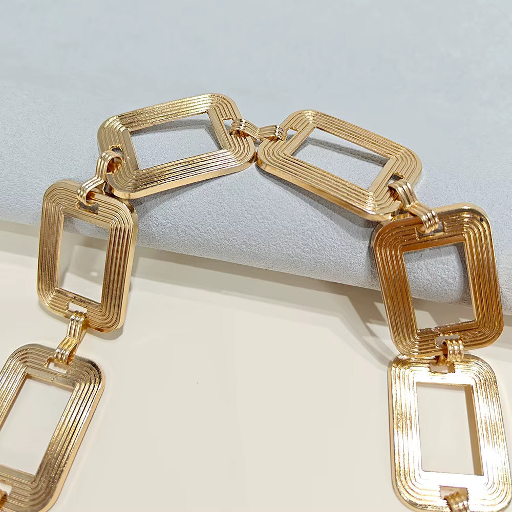 Ceinture en chaîne pour femmes