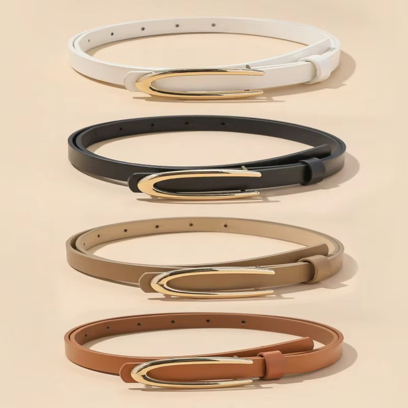 Une ceinture fine pour femme