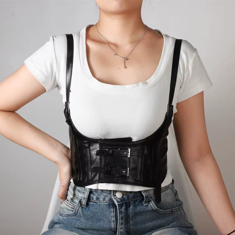 Une ceinture décorative pour femme avec une large
