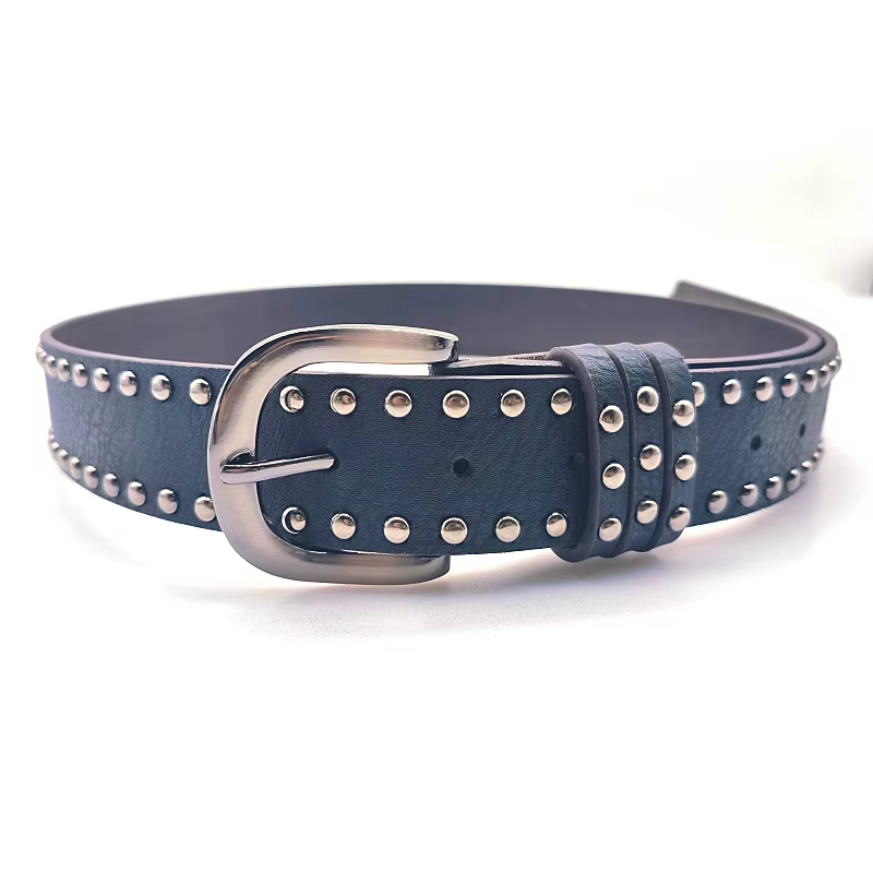 Ceinture en cuir cloutée avec boucle