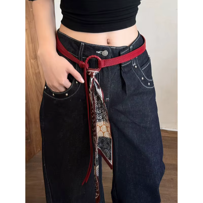 Écharpe-ceinture en soie rouge style vintage américain pour femme, accessoire de mode unique et tendance, idéal pour le quotidien, les soirées, les cadeaux ou un look chic décontracté.