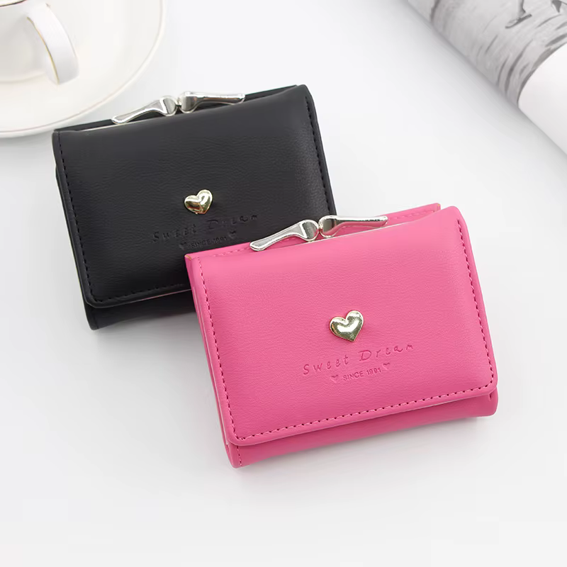 Petit portefeuille femme coeur aimant court